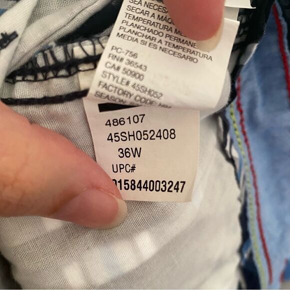 Izod Men’s Plaid Flat Front Shorts - Picture 4 of 4